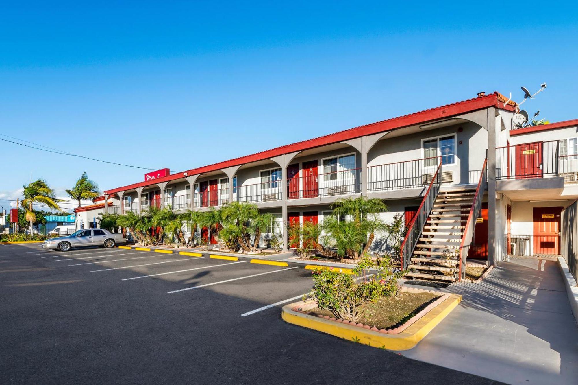 Red Roof Inn Los Angeles - Bellflower Exterior photo