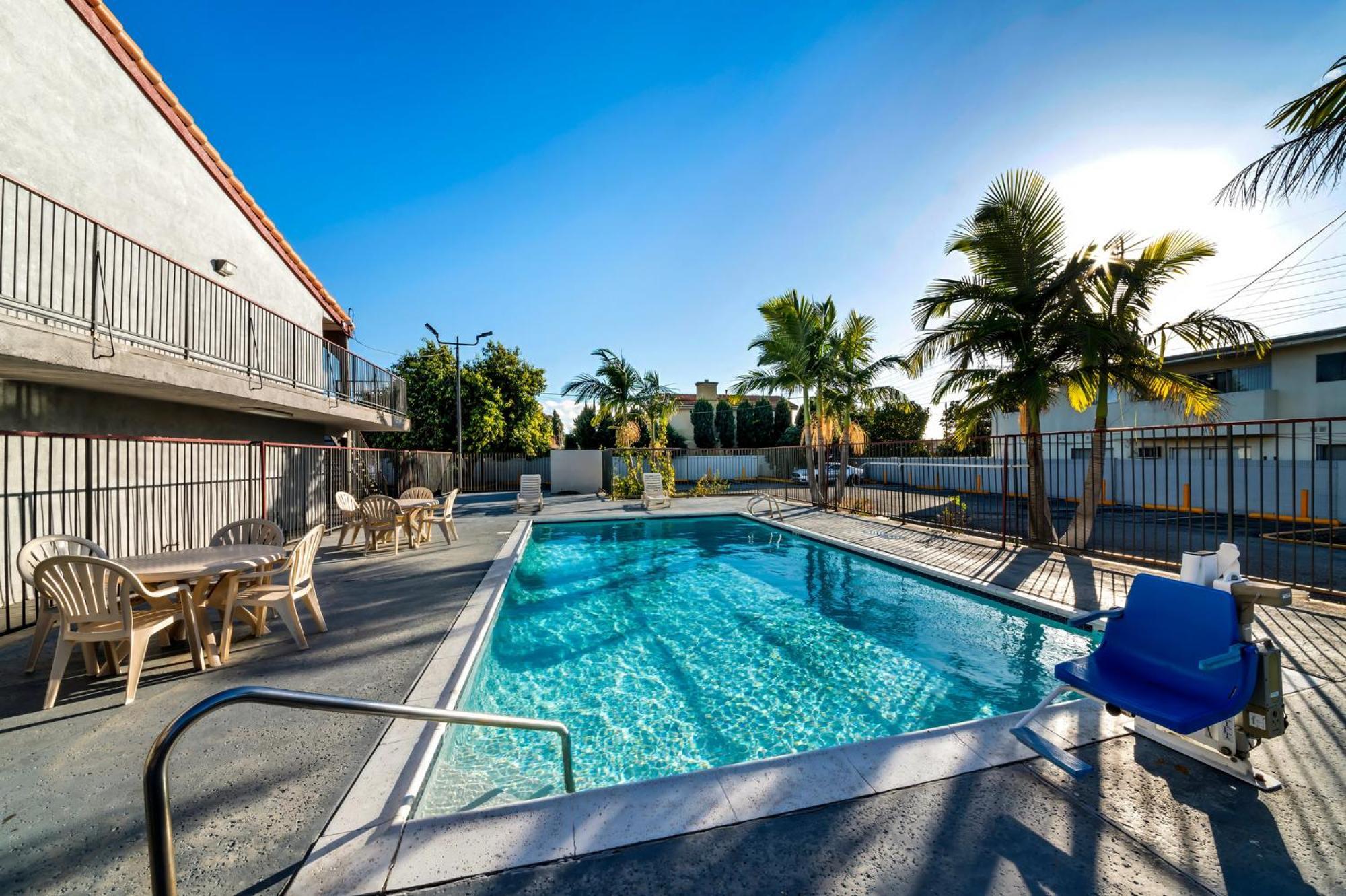 Red Roof Inn Los Angeles - Bellflower Exterior photo